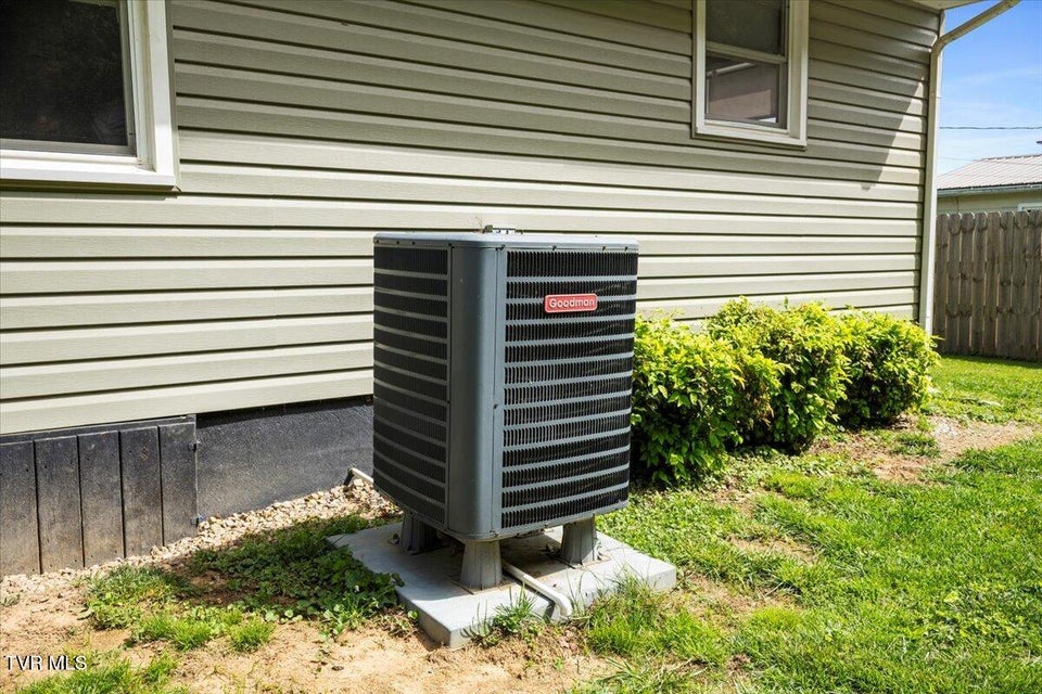 Photo #30: 1212 Thomas Boulevard Boulevard