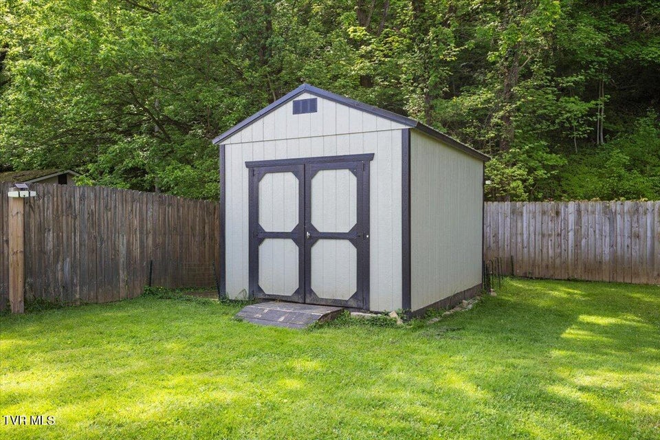 Photo #31: 1212 Thomas Boulevard Boulevard