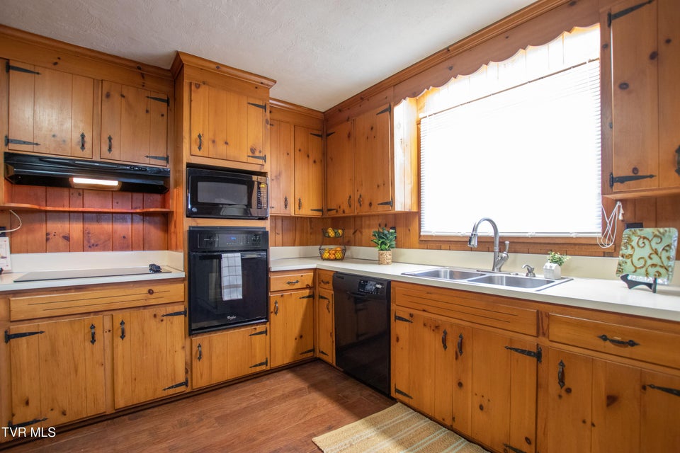 Photo #9: 15451 Siesta Avenue