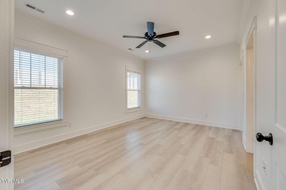 Photo #15: 168 Gunners Way