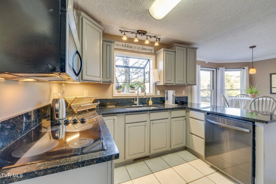 Photo #16: 124 Highland Hills Drive