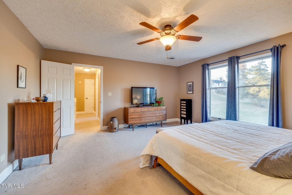 Photo #27: 124 Highland Hills Drive