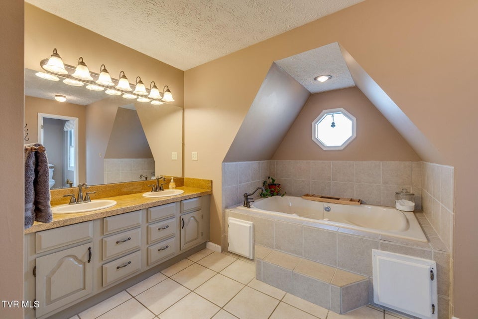 Photo #29: 124 Highland Hills Drive