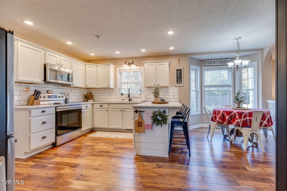 Photo #11: 102 Ebony Lane