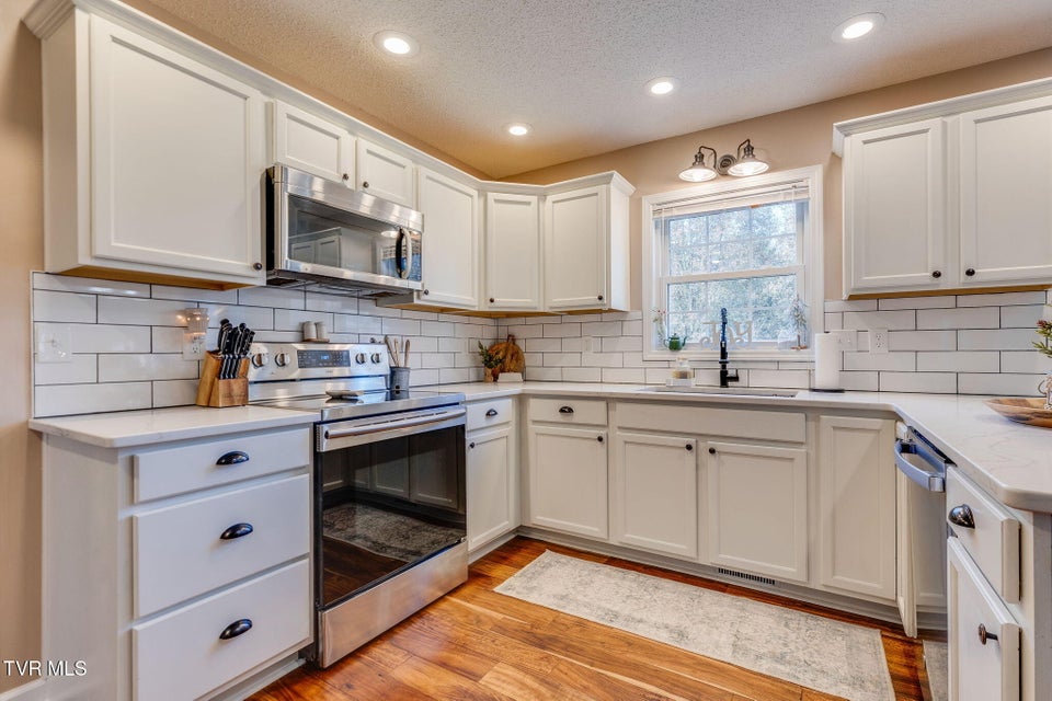 Photo #15: 102 Ebony Lane