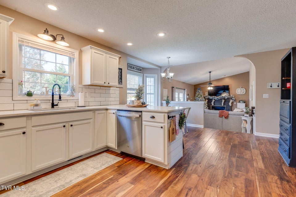 Photo #16: 102 Ebony Lane