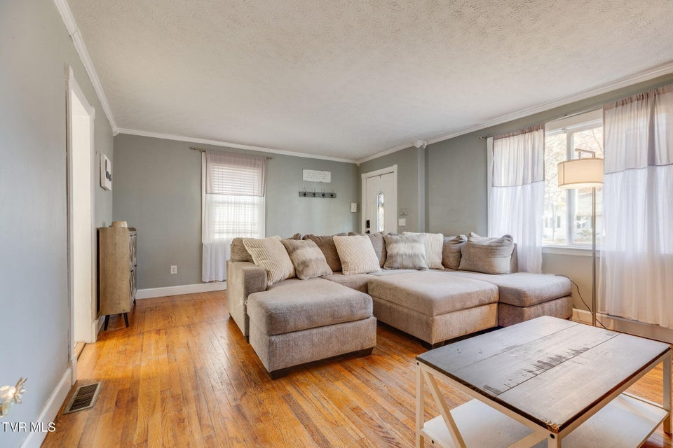 Photo #10: 1649 Carolina Avenue