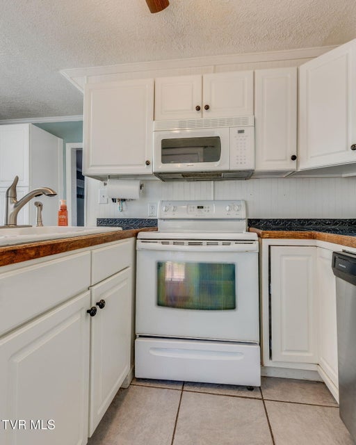 Photo #16: 1649 Carolina Avenue