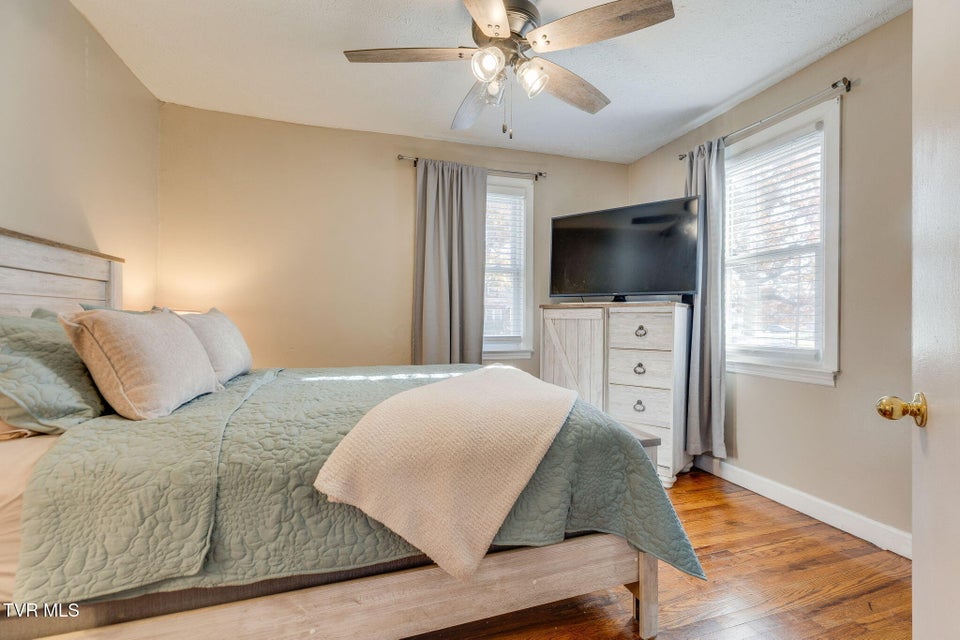 Photo #17: 1649 Carolina Avenue