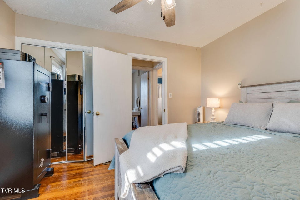 Photo #18: 1649 Carolina Avenue