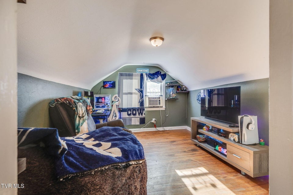 Photo #25: 1649 Carolina Avenue