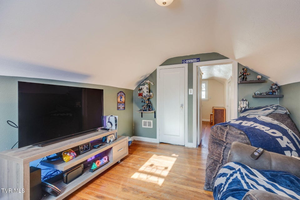 Photo #26: 1649 Carolina Avenue