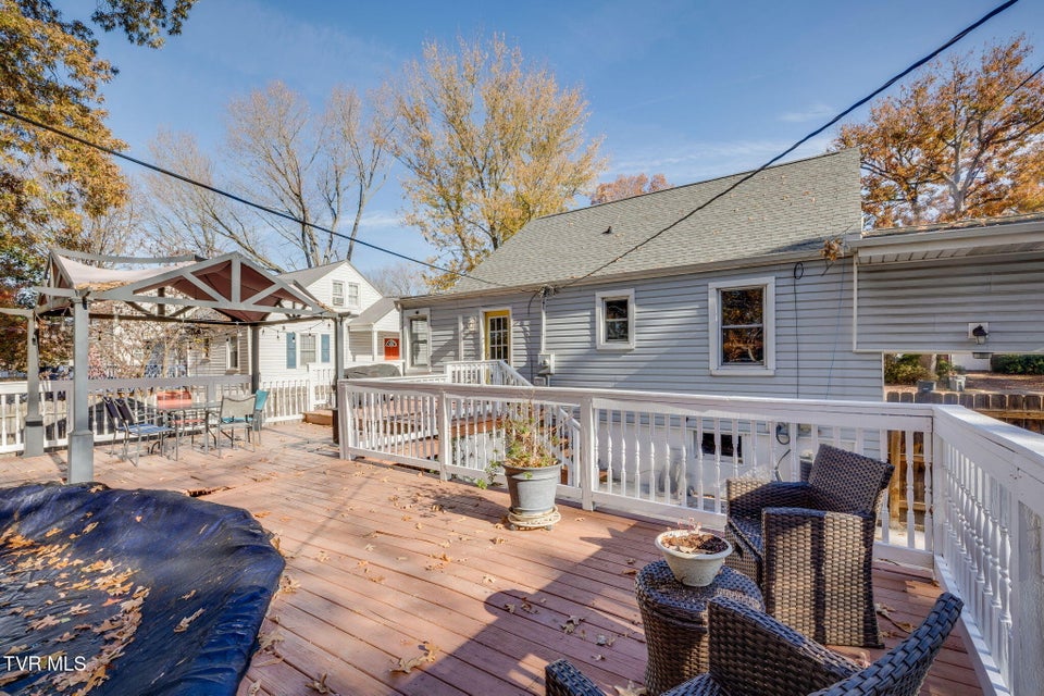 Photo #36: 1649 Carolina Avenue