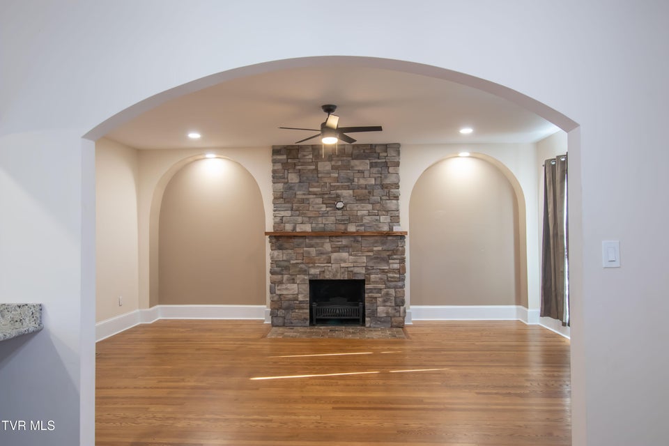 Photo #18: 407 & 409 Poplar Street