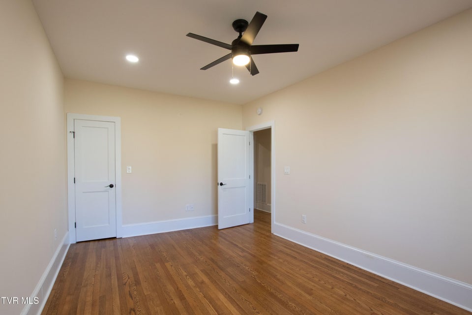 Photo #25: 407 & 409 Poplar Street