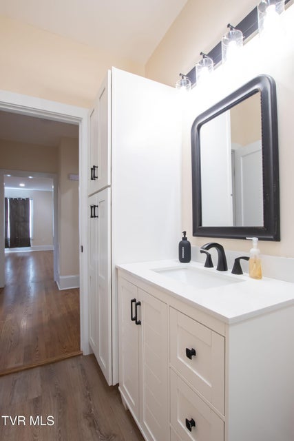 Photo #27: 407 & 409 Poplar Street