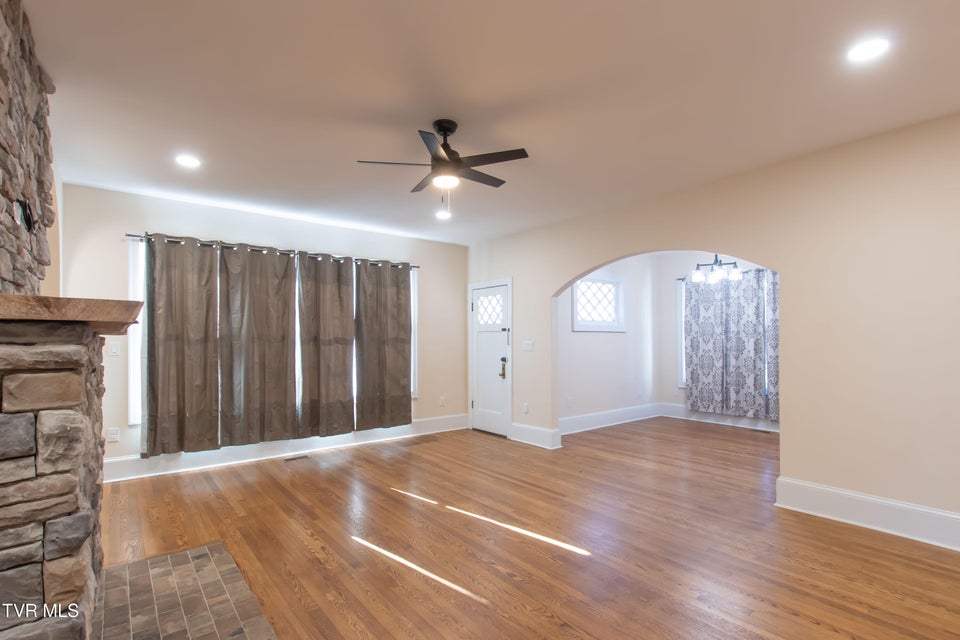 Photo #22: 407 & 409 Poplar Street