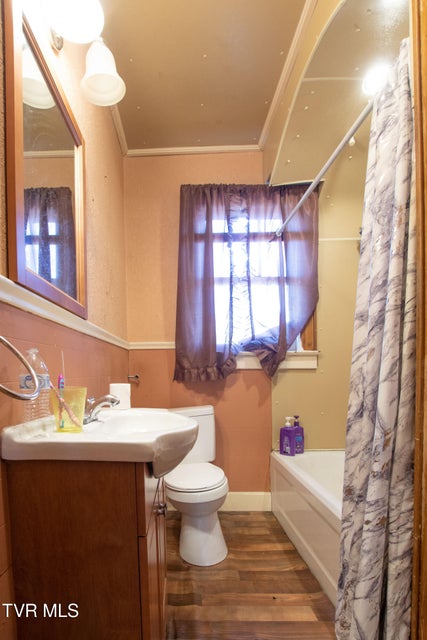 Photo #38: 407 & 409 Poplar Street