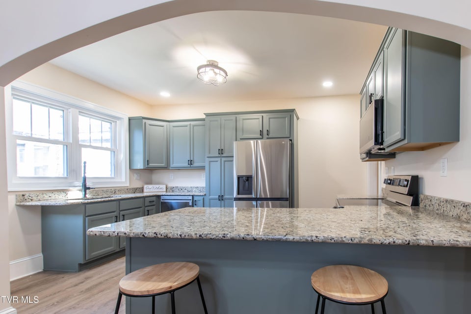 Photo #11: 407 & 409 Poplar Street