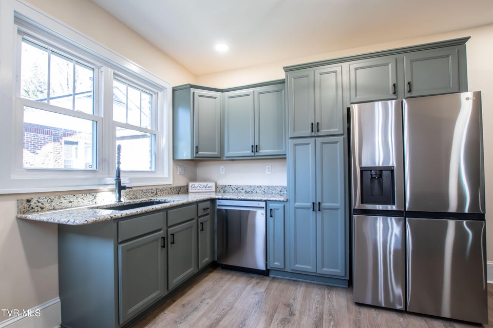 Photo #12: 407 & 409 Poplar Street