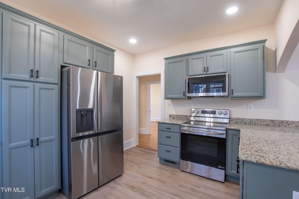 Photo #13: 407 & 409 Poplar Street