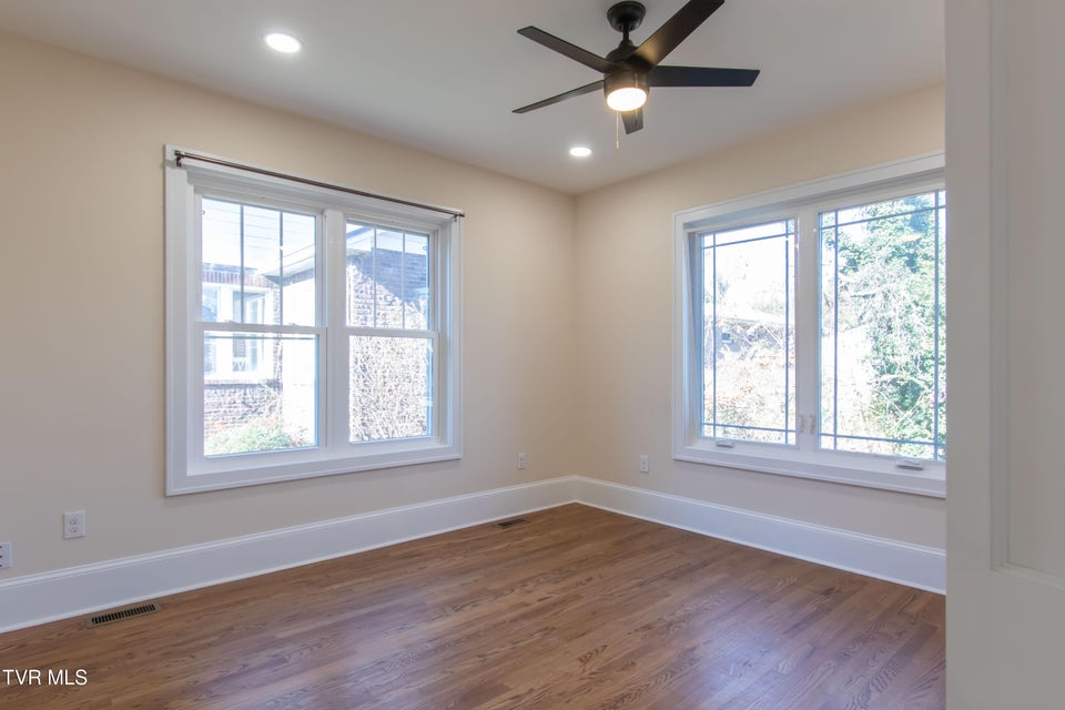 Photo #28: 407 & 409 Poplar Street