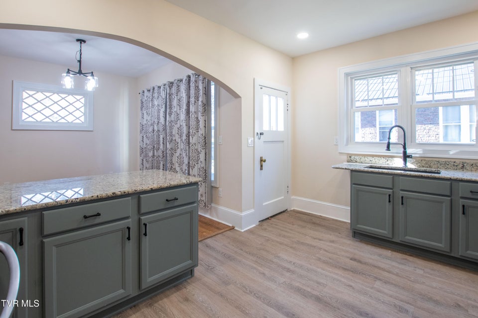 Photo #15: 407 & 409 Poplar Street