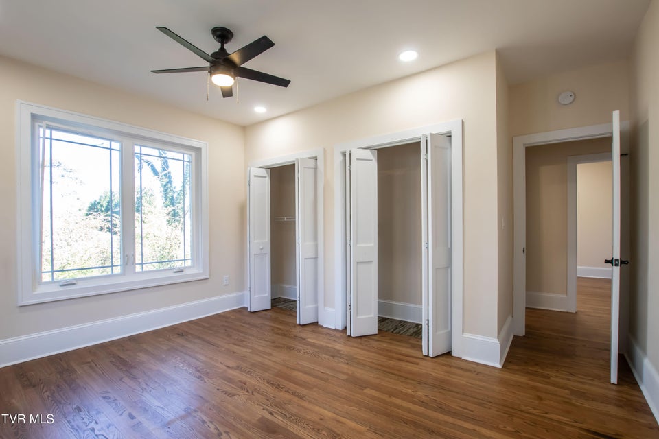 Photo #29: 407 & 409 Poplar Street