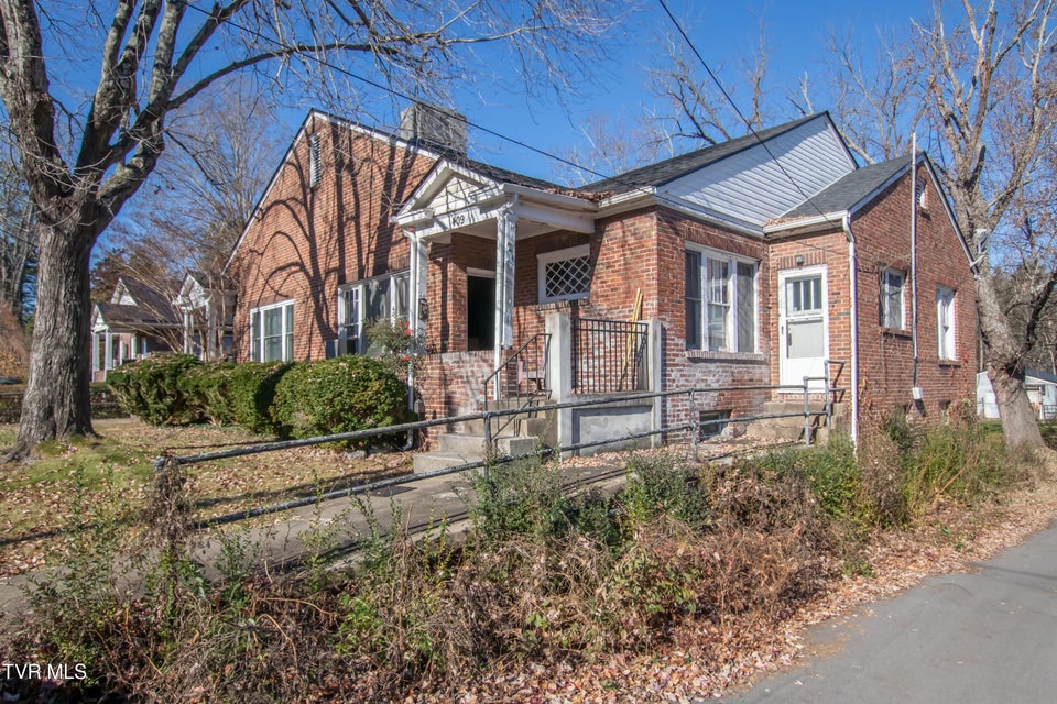 Photo #3: 407 & 409 Poplar Street