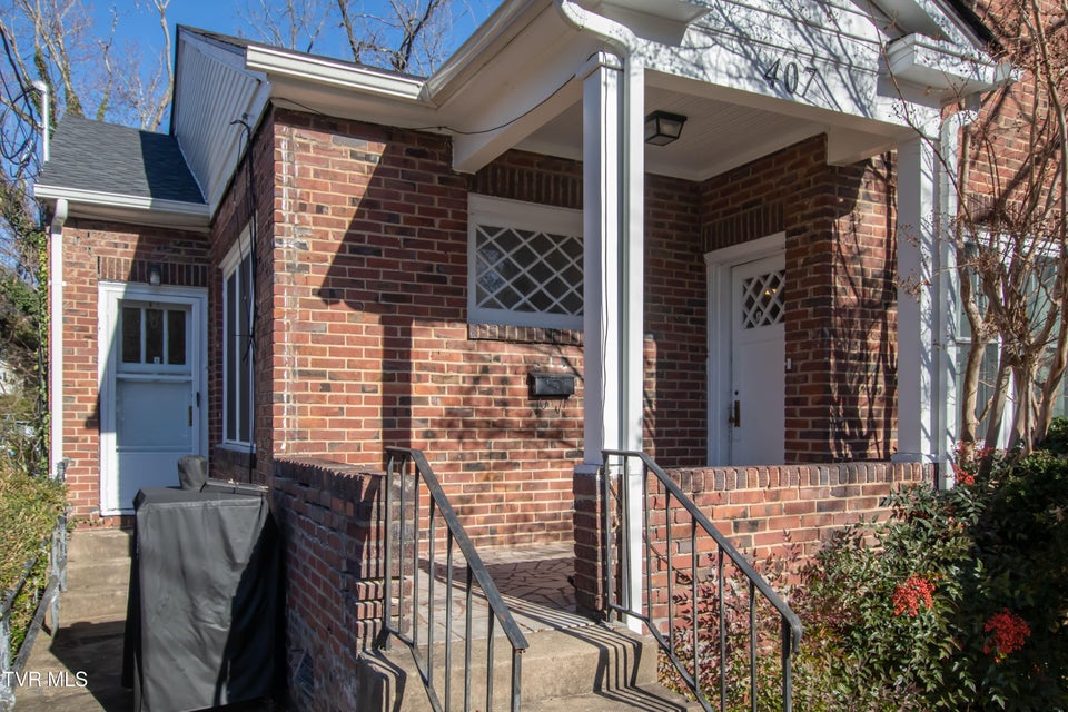 Photo #5: 407 & 409 Poplar Street