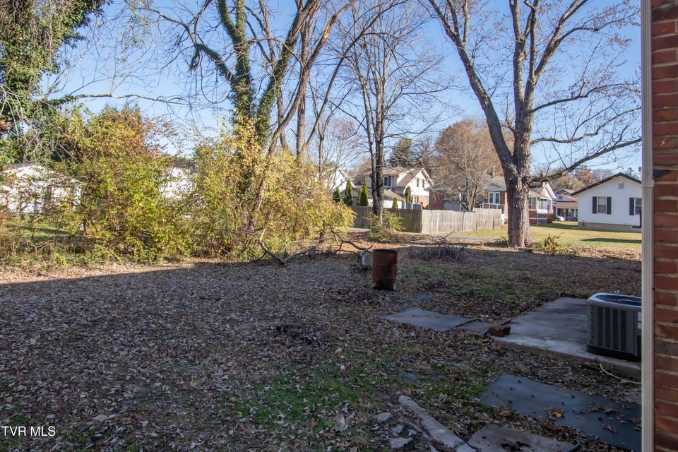 Photo #7: 407 & 409 Poplar Street