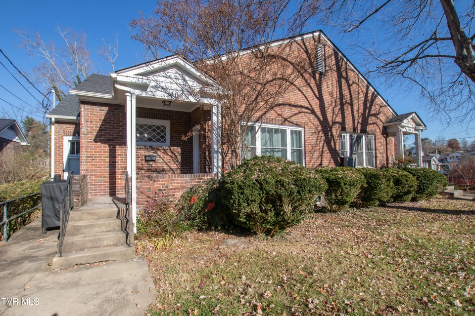 Photo #6: 407 & 409 Poplar Street