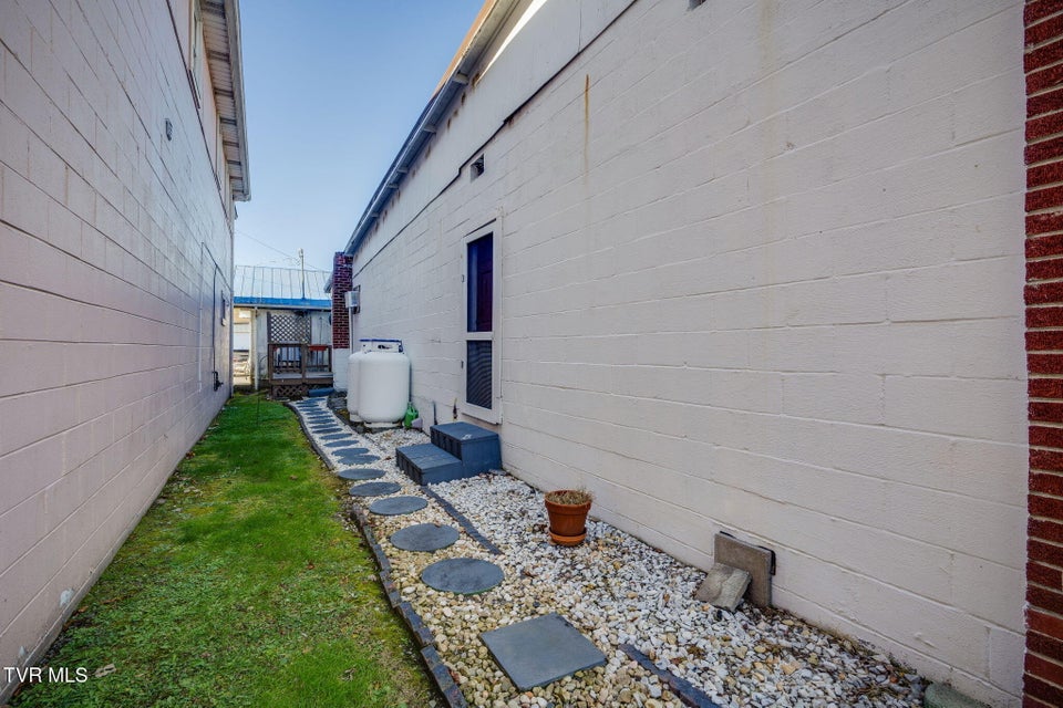 Photo #4: 418 Church Street