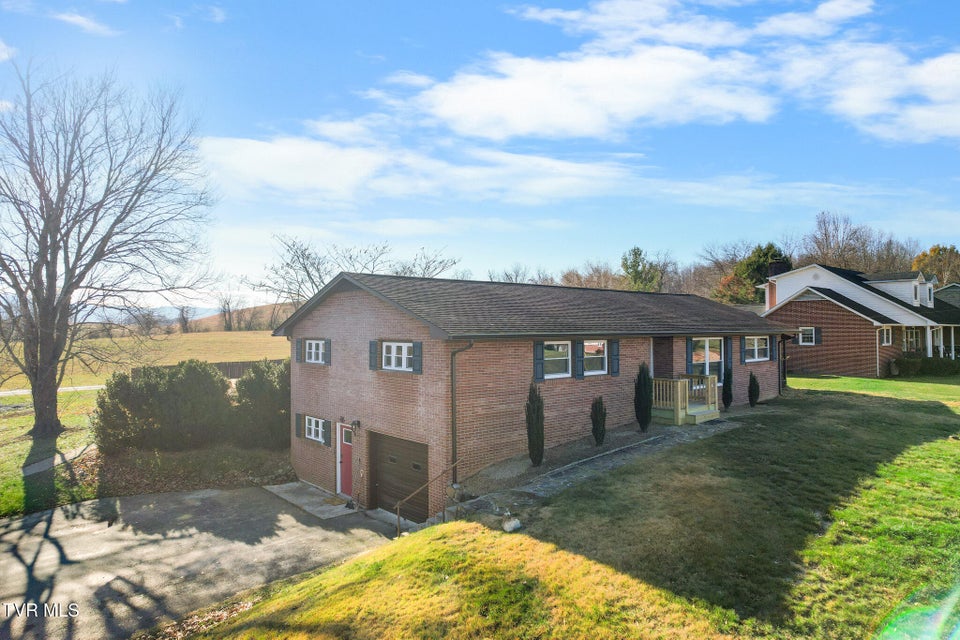 Photo #4: 105 S Monte Vista Drive