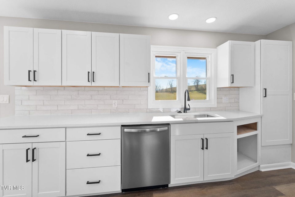 Photo #14: 105 S Monte Vista Drive