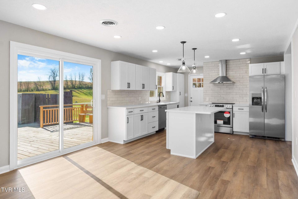 Photo #9: 105 S Monte Vista Drive