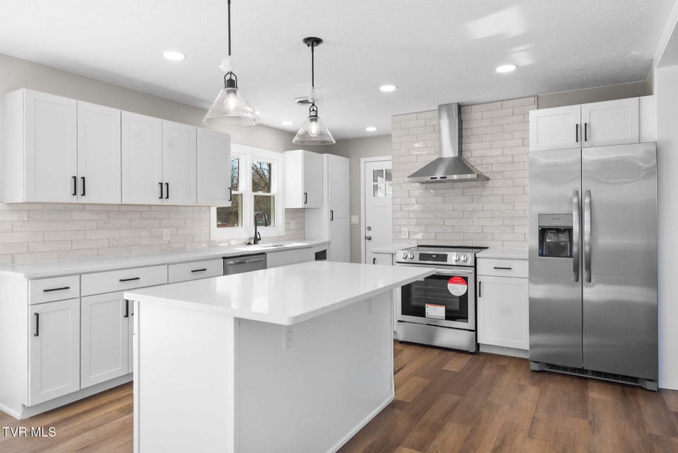 Photo #8: 105 S Monte Vista Drive