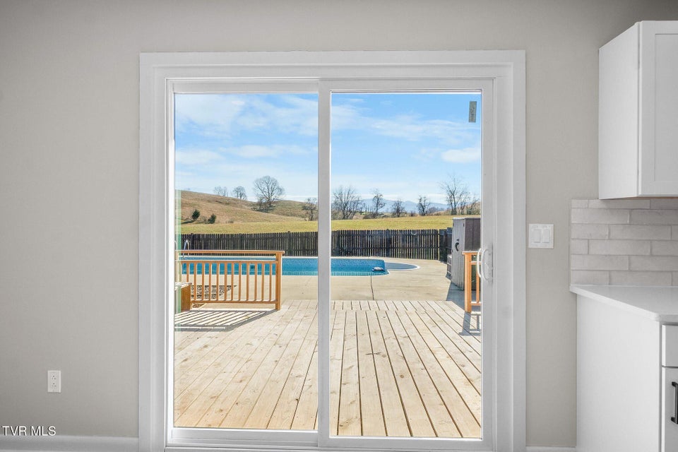 Photo #7: 105 S Monte Vista Drive