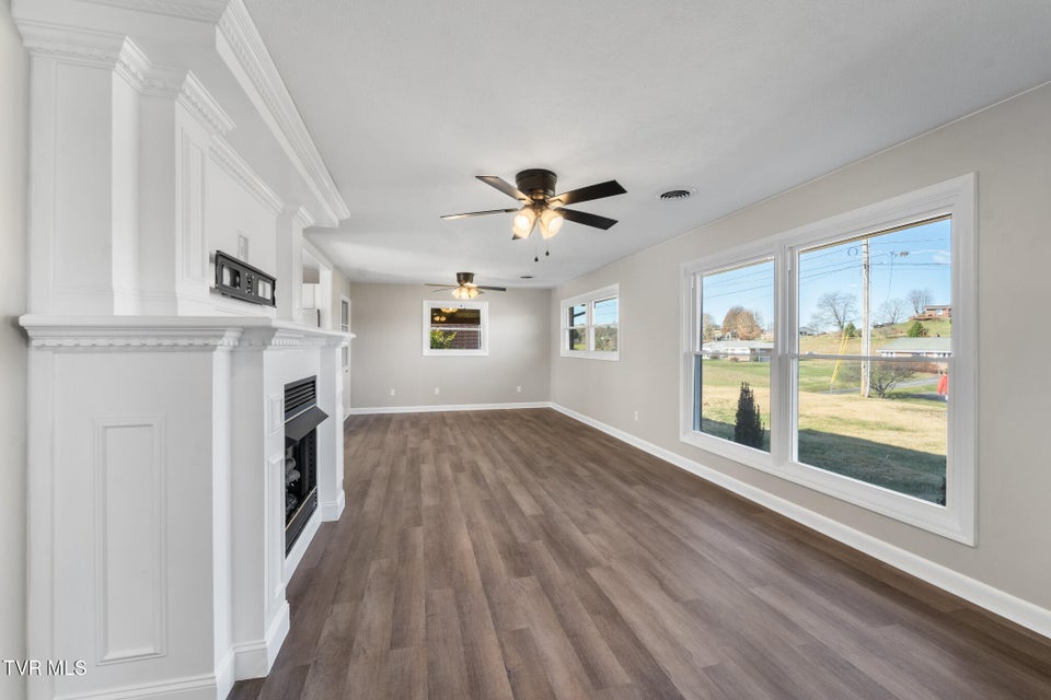 Photo #25: 105 S Monte Vista Drive