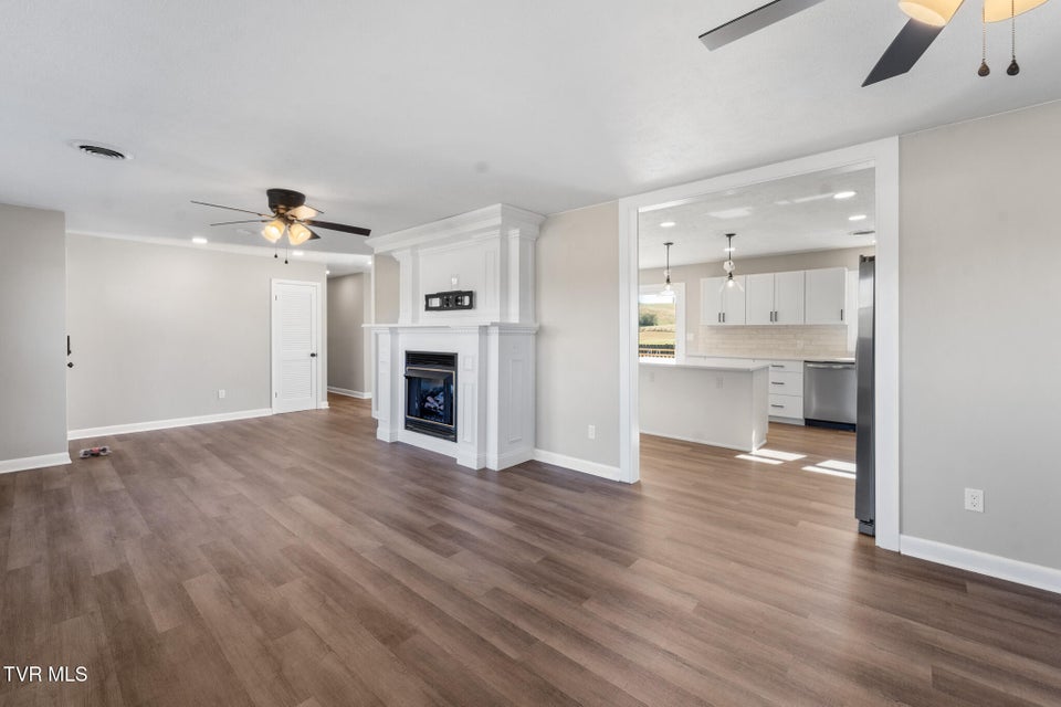 Photo #26: 105 S Monte Vista Drive