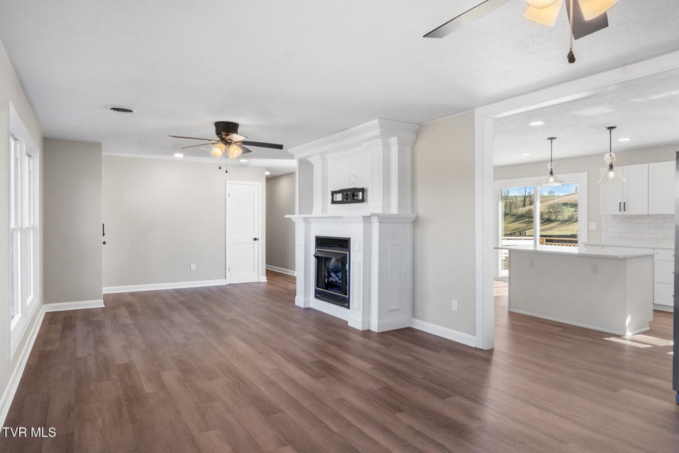 Photo #27: 105 S Monte Vista Drive