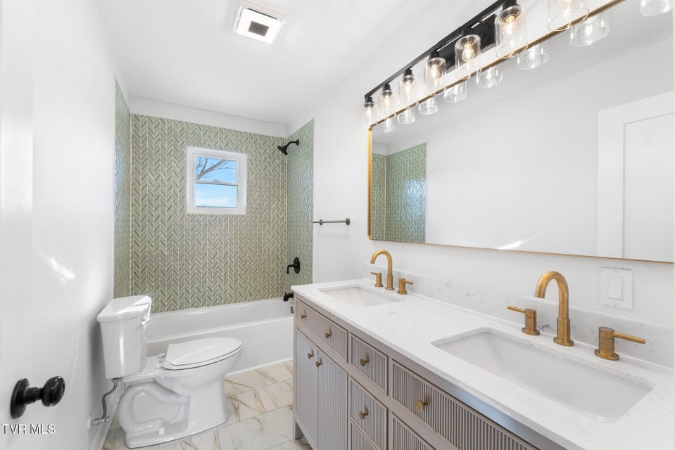 Photo #29: 105 S Monte Vista Drive