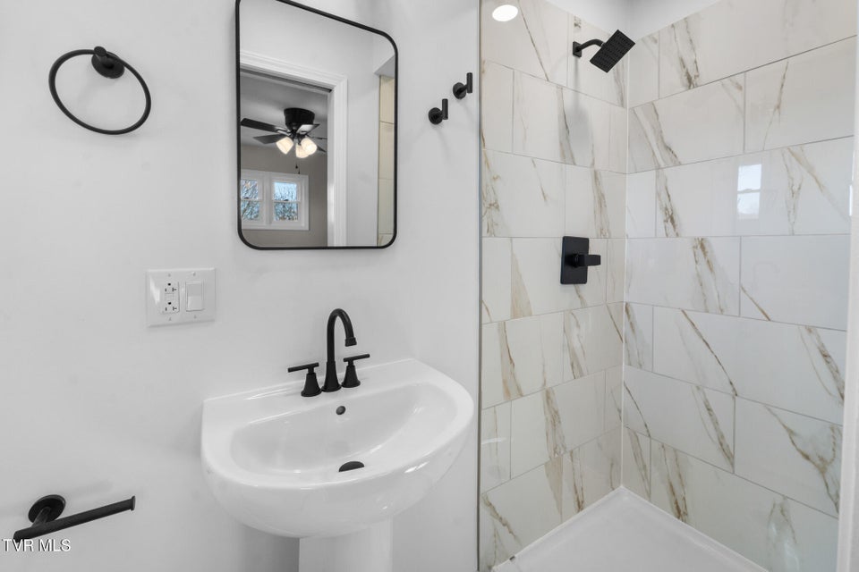 Photo #37: 105 S Monte Vista Drive