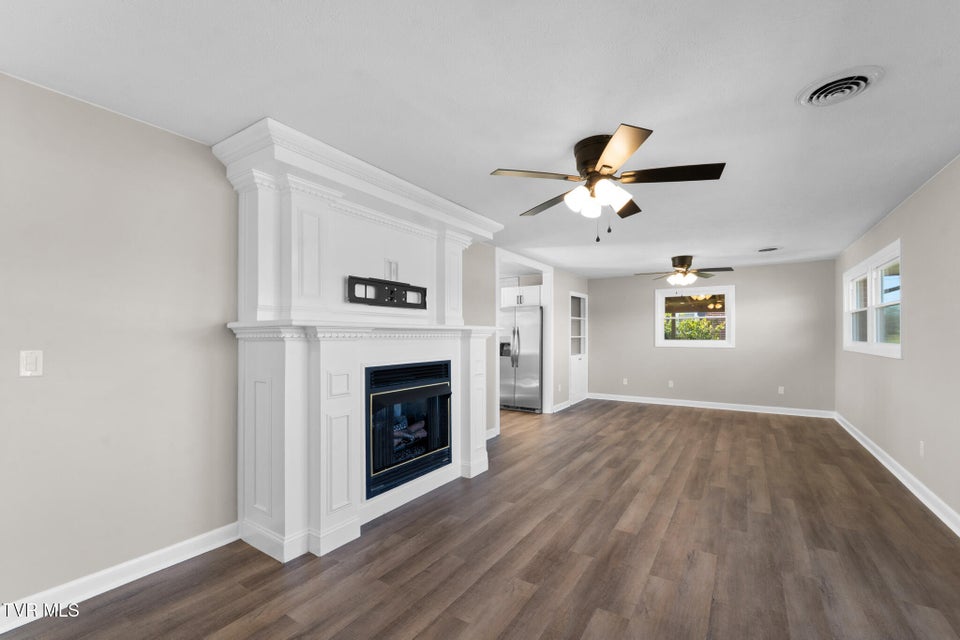 Photo #28: 105 S Monte Vista Drive