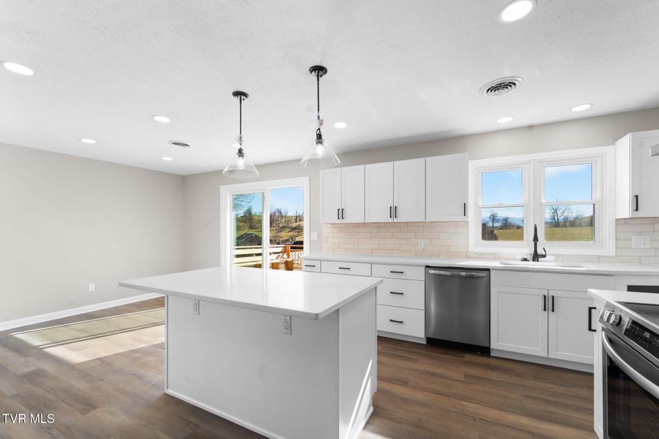 Photo #15: 105 S Monte Vista Drive