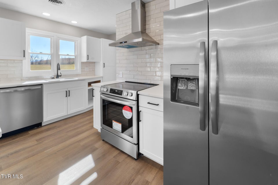 Photo #16: 105 S Monte Vista Drive