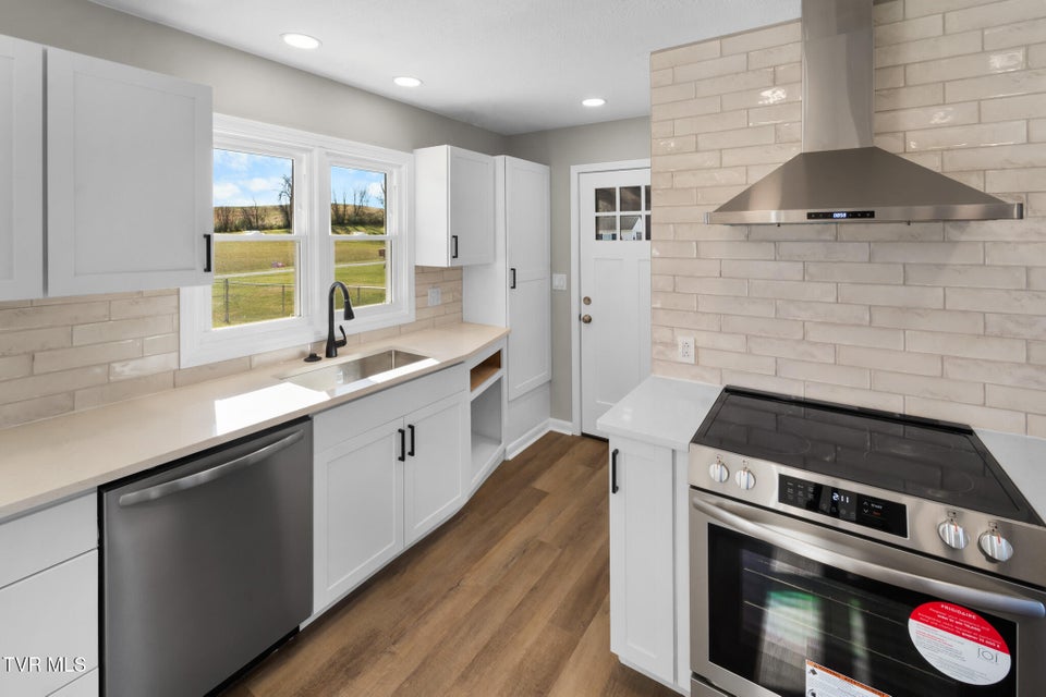 Photo #17: 105 S Monte Vista Drive