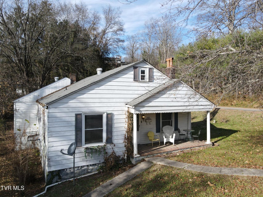 Photo #16: 209 Greenwood Avenue