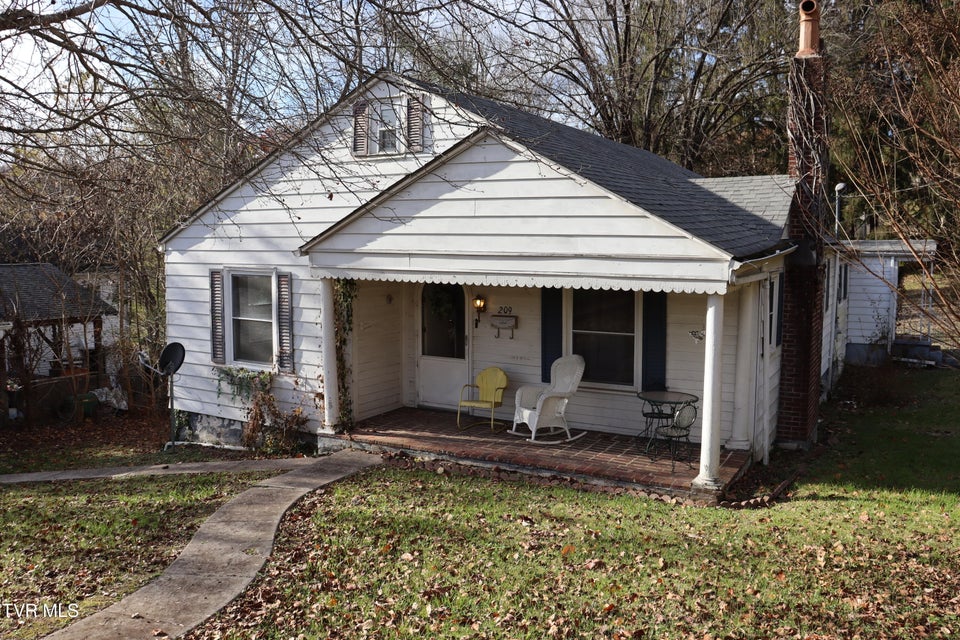 Photo #19: 209 Greenwood Avenue