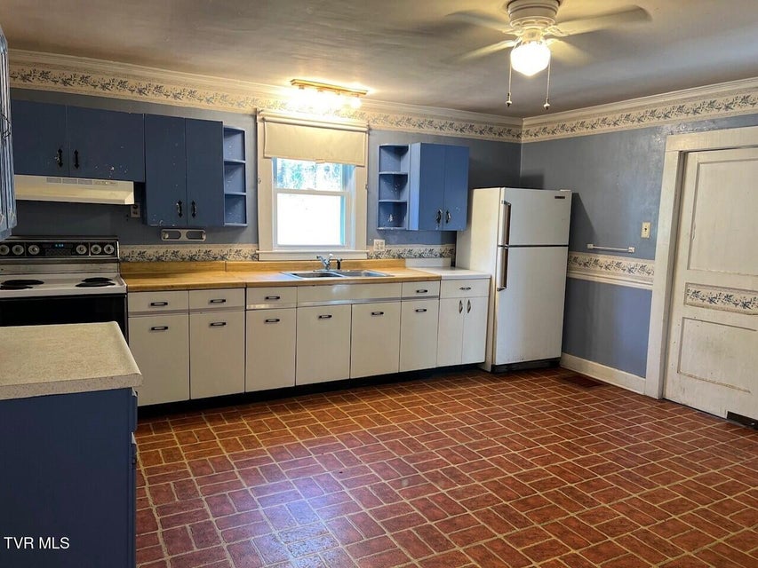 Photo #26: 209 Greenwood Avenue